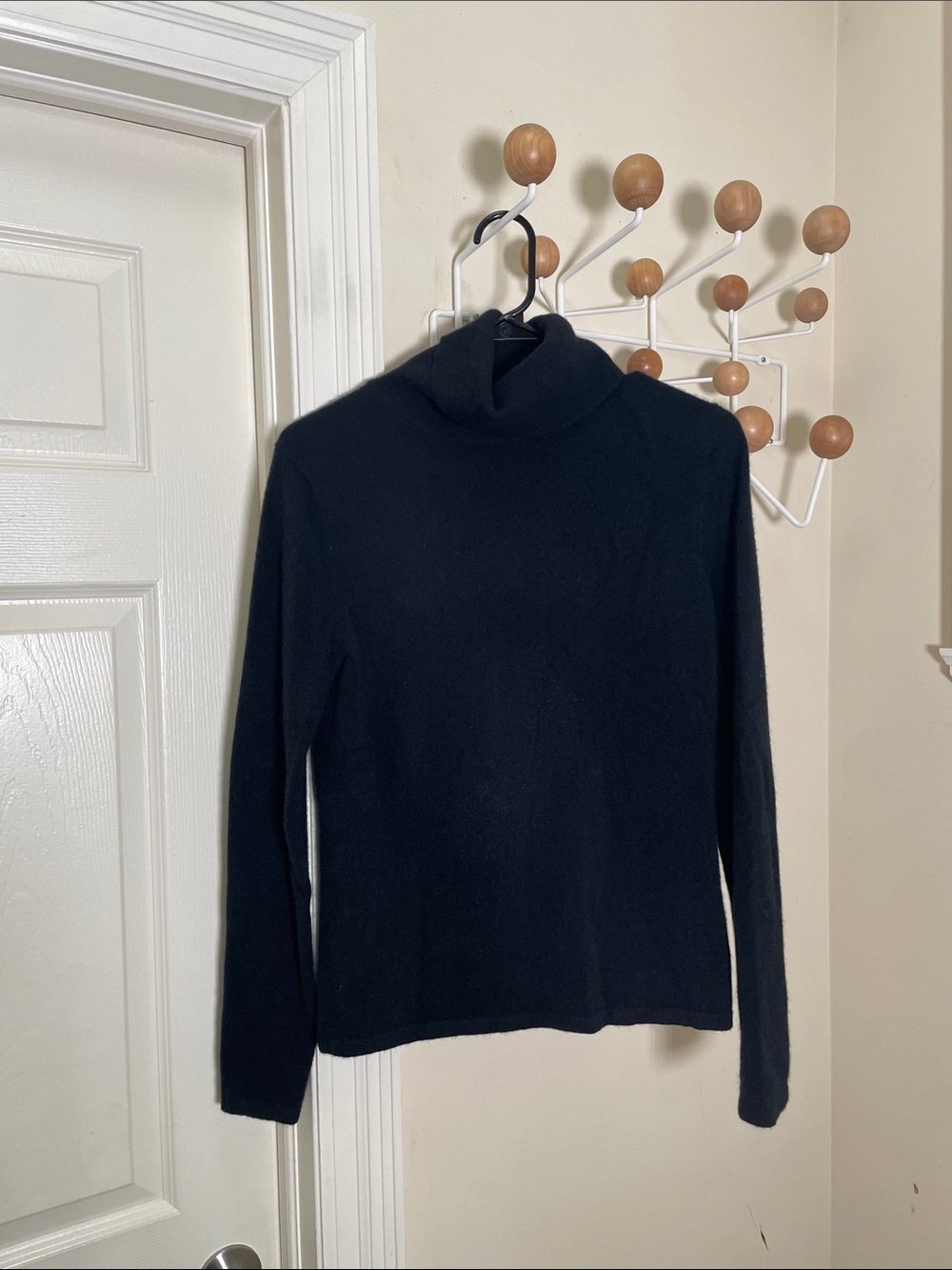 Jones New York- 2 Ply Cashmere Turtle Neck Sweater - Black - M